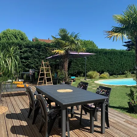 Les Tignoliers Bed and Breakfast