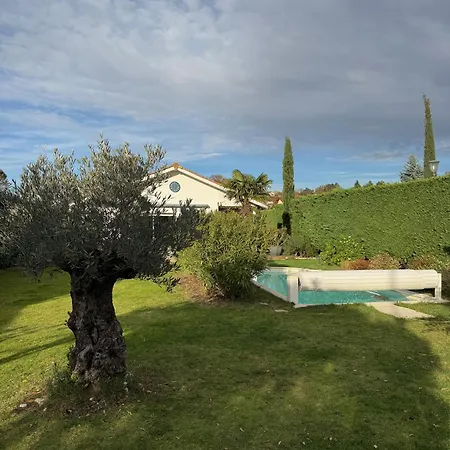 Bed and Breakfast Les Tignoliers 4*
