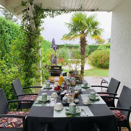 Bed and Breakfast Les Tignoliers 4*