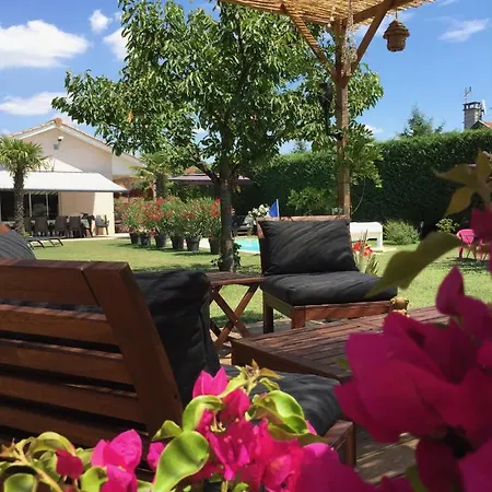 Bed and Breakfast Les Tignoliers 4*