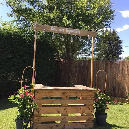 Bed and Breakfast Les Tignoliers 4*