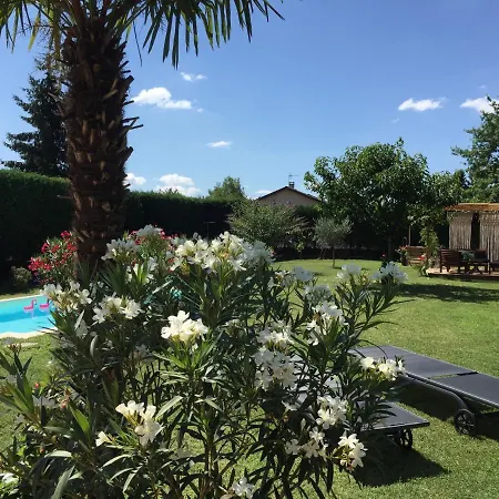 Bed and Breakfast Les Tignoliers 4*