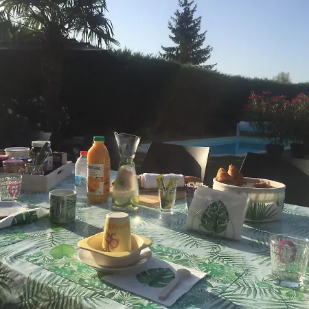 Les Tignoliers Bed and Breakfast 4*