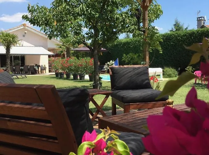 Bed & Breakfast Les Tignoliers 4*