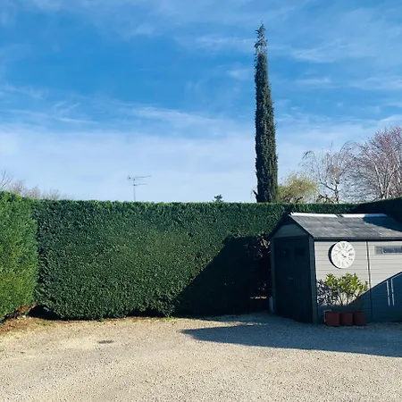 Les Tignoliers Bed & Breakfast 4*